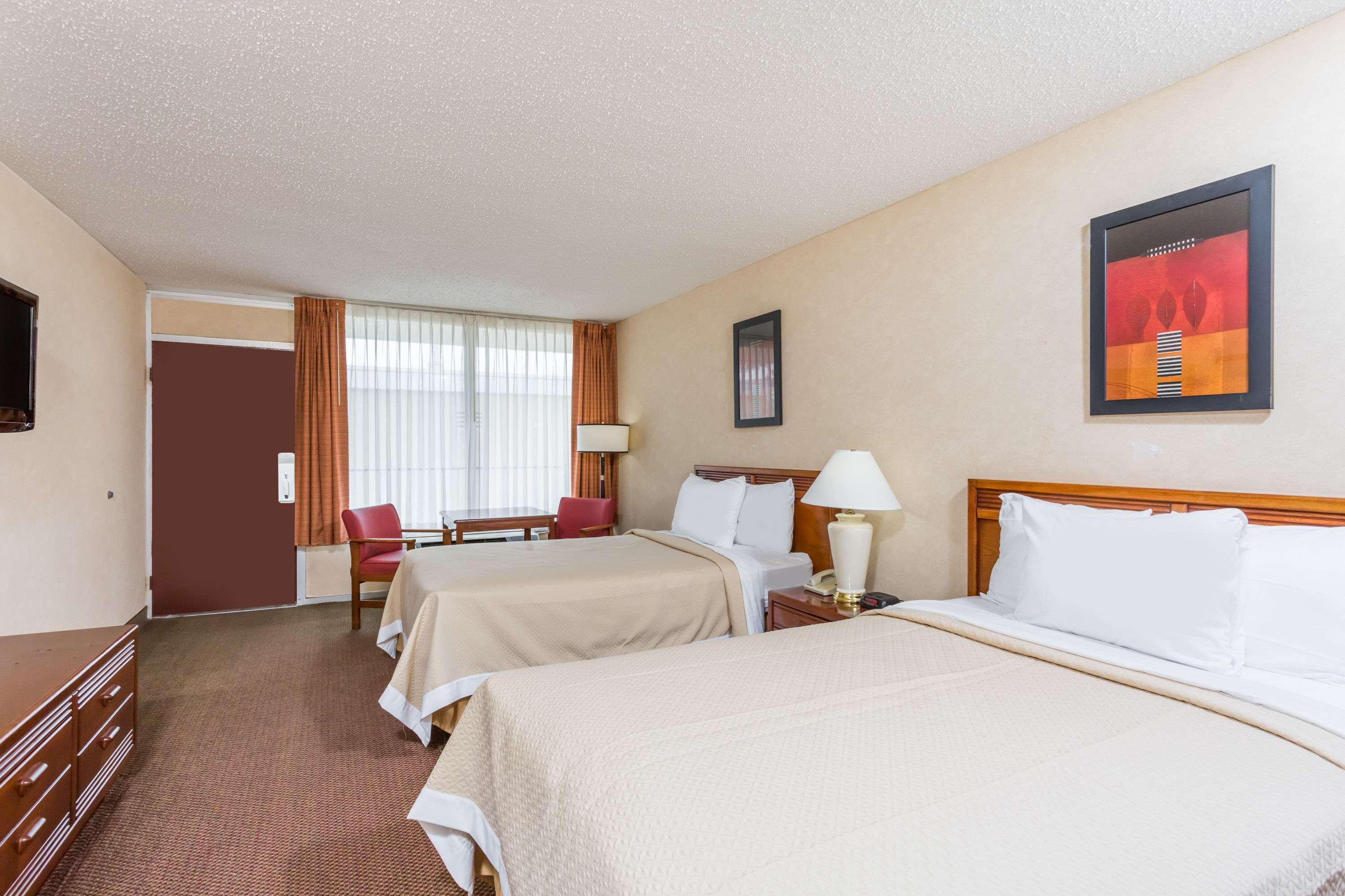 Days Inn By Wyndham Goldsboro Buitenkant foto