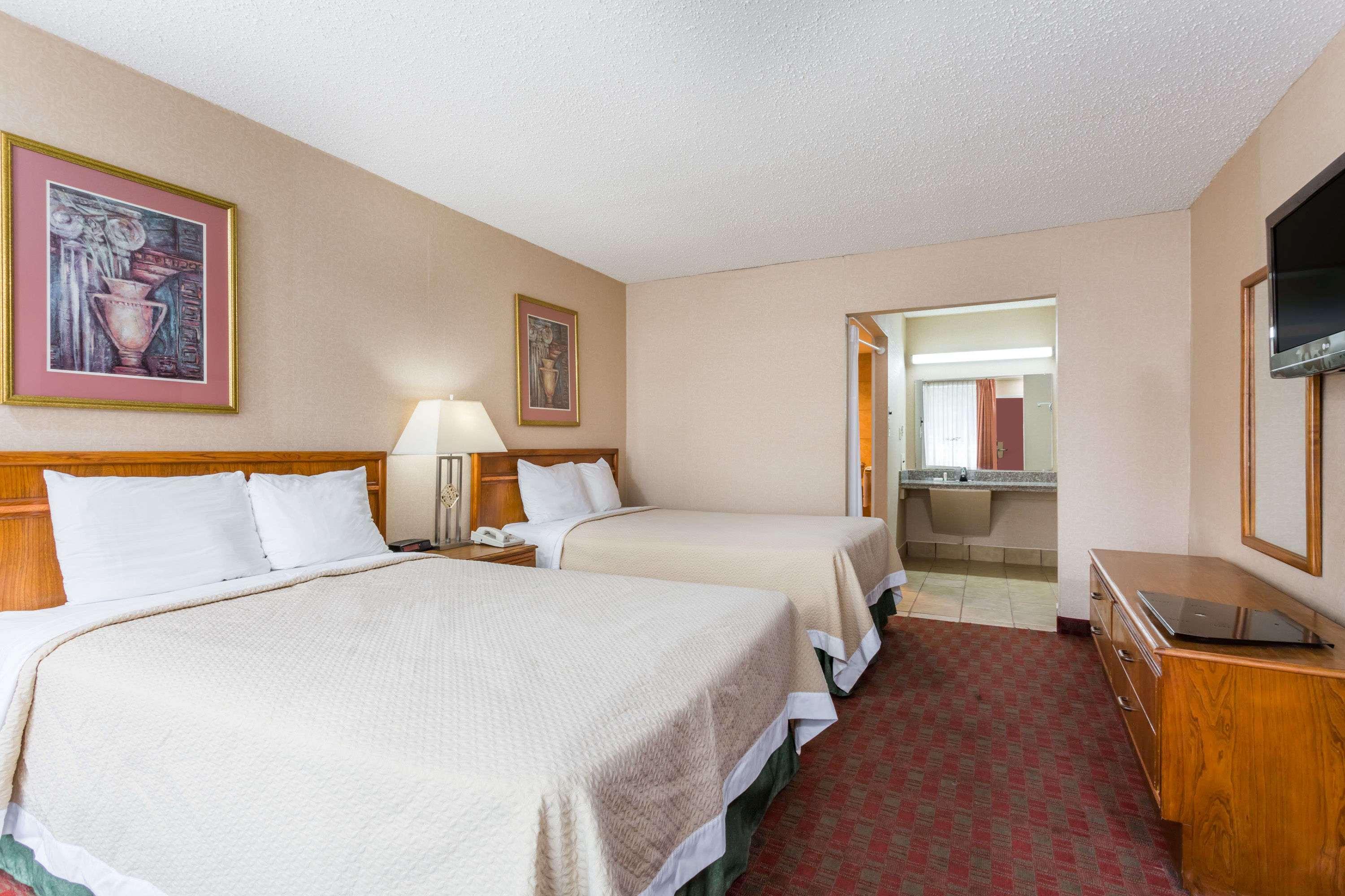 Days Inn By Wyndham Goldsboro Buitenkant foto