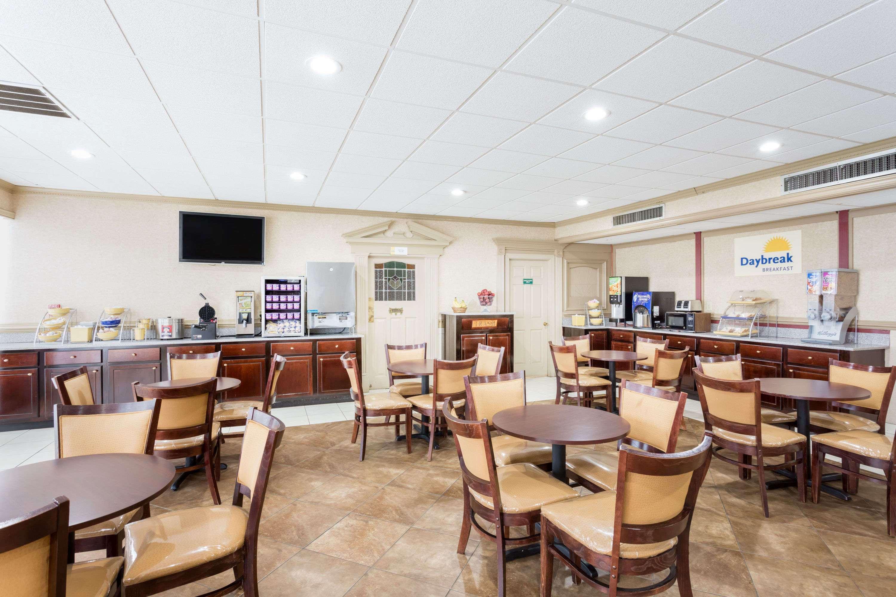 Days Inn By Wyndham Goldsboro Buitenkant foto